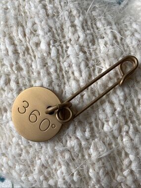 Perry Ellis 360 Gold Tone Disc Safety Pin Brooch Charm Accent Lapel. Collectible